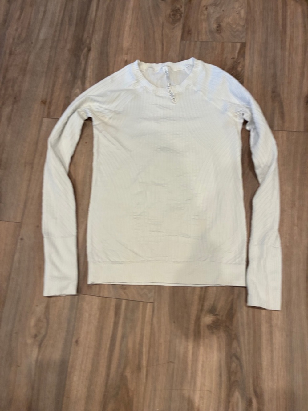 LULULEMON WHITE LONG SLEEVED TOP SIZE 6 - Picture 2 of 4